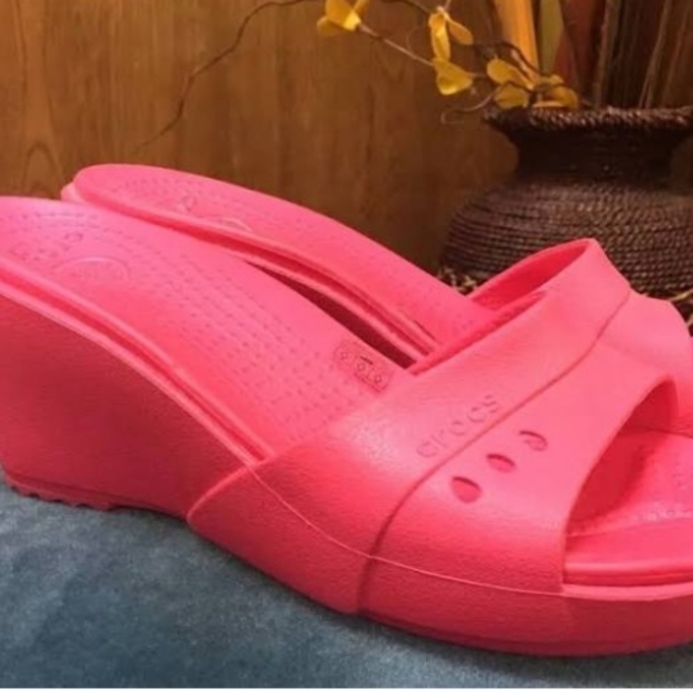 Kadee CROCS wedges NWOT